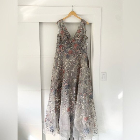 NWT MAC DUGGAL EMBROIDERED ILLUSION CAP SLEEVE A LINE GOWN SILVER 20263 - Picture 6 of 8